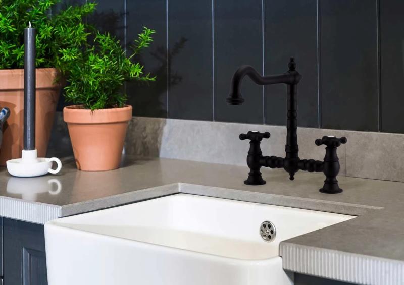 PB Nostalgische Brugkeukenkraan Mat zwart haakse uitloop met sterknoppen PBN.ZW.H.ST

PB Nostalgiczny Mostowy Kran Kuchenny Matowy Czarny z Kątownikiem i Gwiazdkowymi Pokrętłami PBN.ZW.H.ST