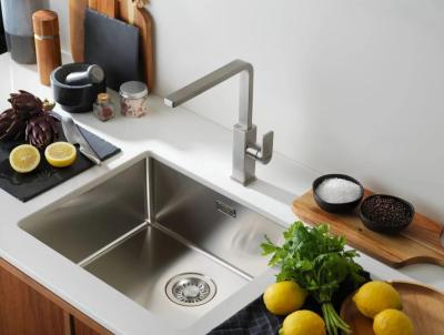 Franke massywny kran kuchenny ze stali nierdzewnej Mythos z obrotową wylewką inox 115.0547.852