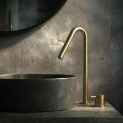 Waterevolution Flow 2-otworowa bateria umywalkowa szczotkowany mosiądz z wysoką wylewką 120mm T1122VLE