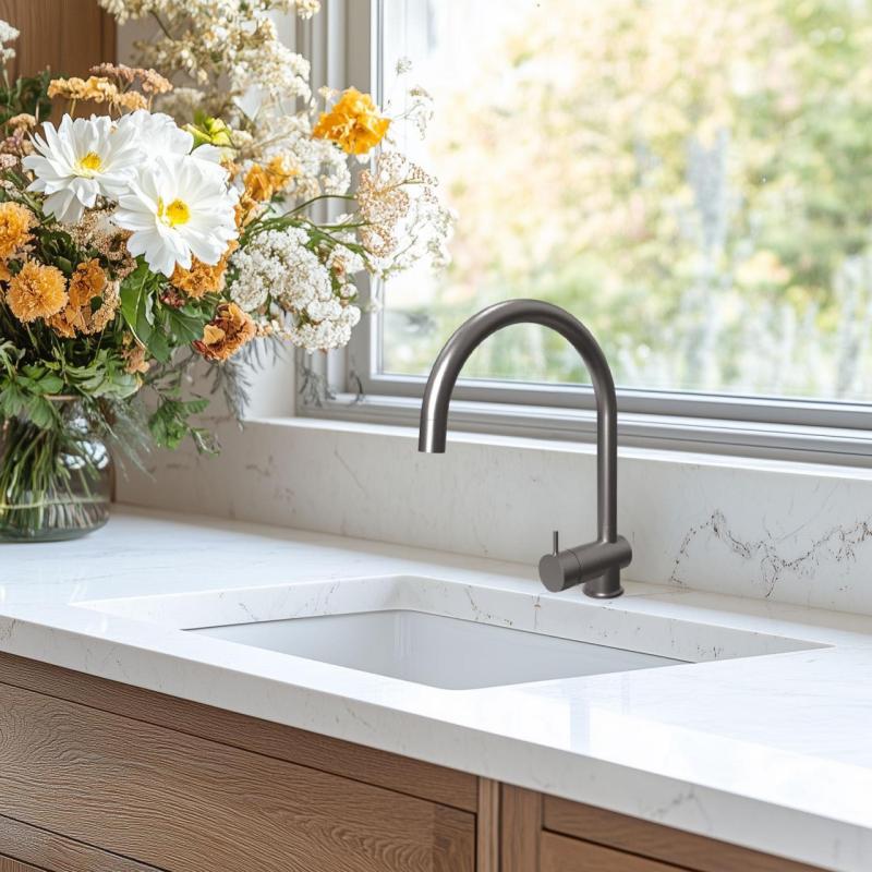 Bateria kuchenna Waterrevolution Flow PVD Gun metal z wyciąganą wylewką T155GME