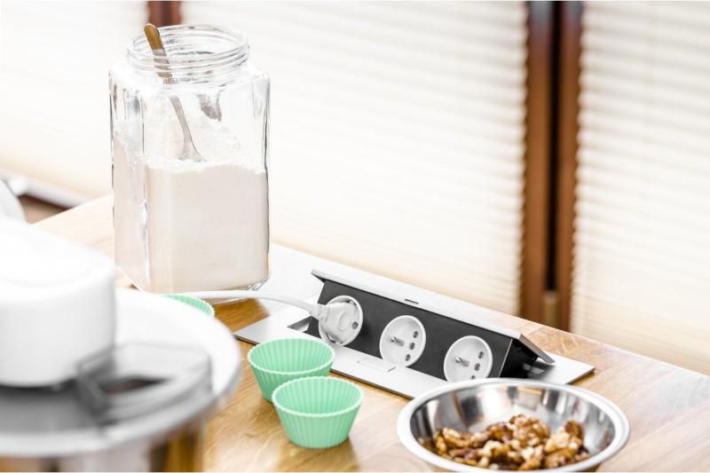 Prostokątna wnęka gniazda 1208958683