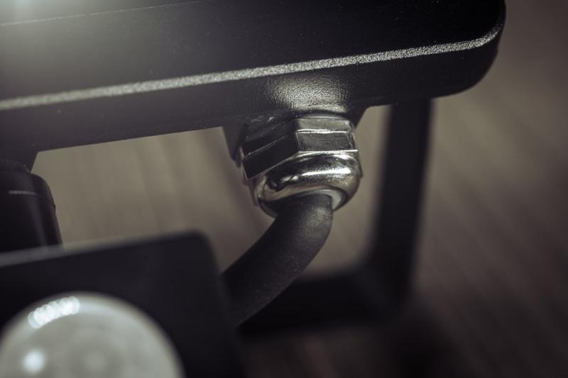 Reflektor LED iNEXT z czujnikiem ruchu 20 W 1600 lm, PF>0,9, RA>80, IP65, 120°, 6400 K, czarny korpus 1208962859