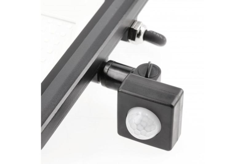 Reflektor LED iNEXT z czujnikiem ruchu 30 W 2400 lm, PF>0,9, RA>80, IP65, 120°, 6400 K, obudowa czarna 1208962860