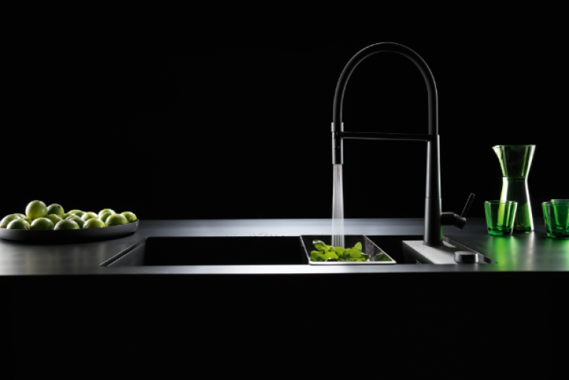 Franke Icon Jednouchwytowa bateria kuchenna z elastyczną wylewką, czarna 115.0690.598.