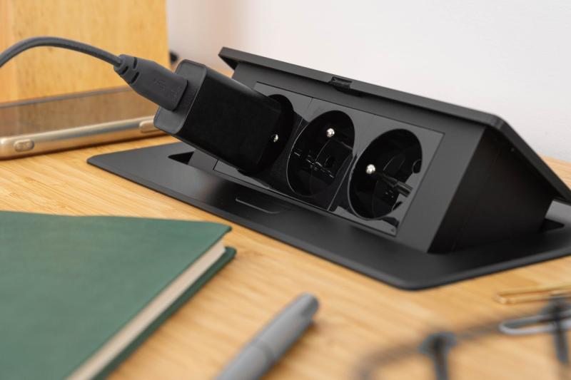 SOFT wysuwane gniazdo zasilające