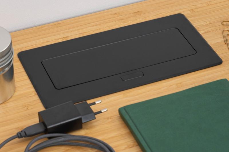 SOFT wysuwane gniazdo zasilające