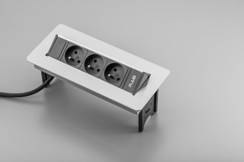 Przedłużacz biurkowy bez kasety, potrójna gniazdka z uziemieniem, kabel zasilający o długości 1,5 m z wtyczką, stal nierdzewna.