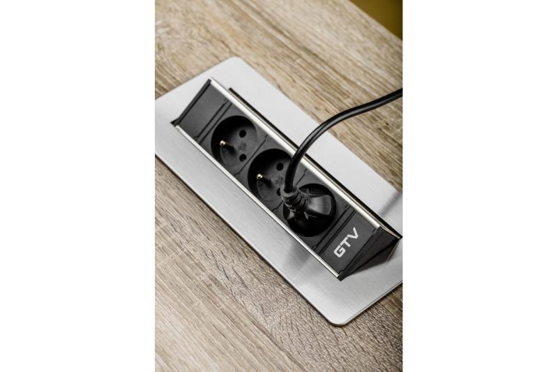 Przedłużacz biurkowy bez kasety, potrójna gniazdka z uziemieniem, kabel zasilający o długości 1,5 m z wtyczką, stal nierdzewna.