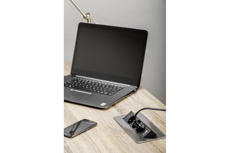 Przedłużacz biurkowy bez kasety, potrójna gniazdka z uziemieniem, kabel zasilający o długości 1,5 m z wtyczką, stal nierdzewna.