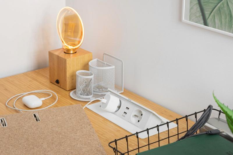 Miękki, wysuwany moduł gniazdek elektrycznych.