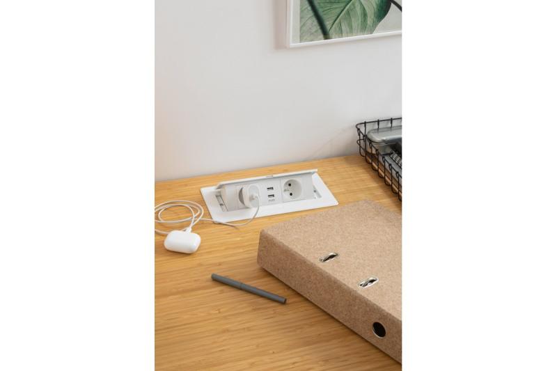 Miękki, wysuwany moduł gniazdek elektrycznych.