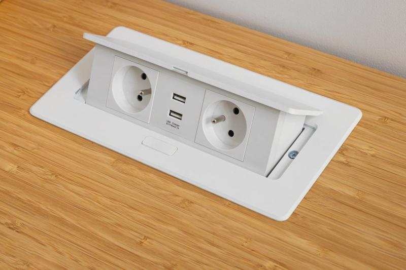 Miękki, wysuwany moduł gniazdek elektrycznych.