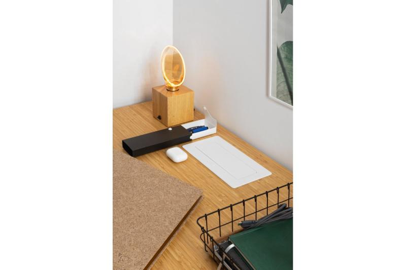 Miękki, wysuwany moduł gniazdek elektrycznych.