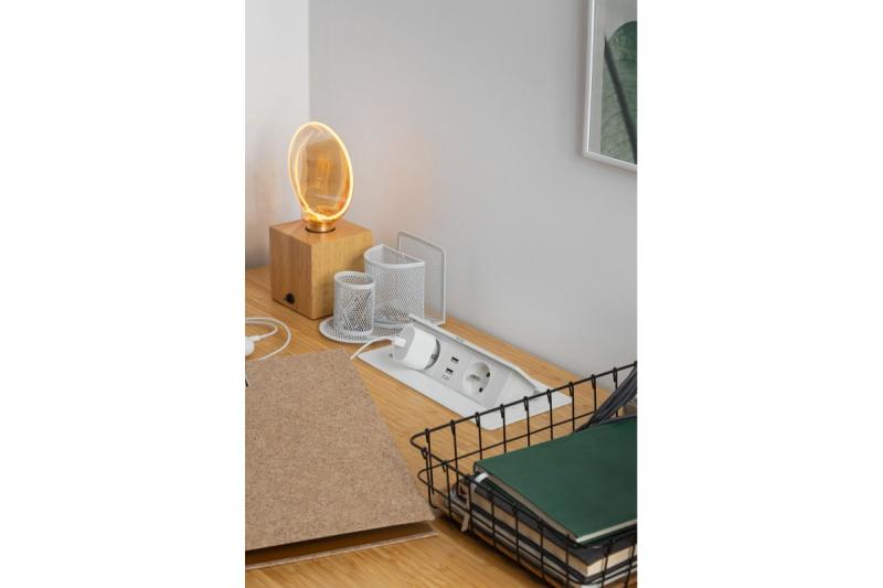 Miękki, wysuwany moduł gniazdek elektrycznych.