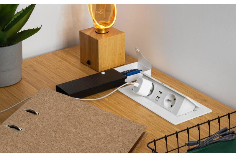 Miękki, wysuwany moduł gniazdek elektrycznych.