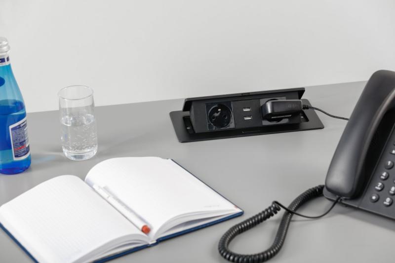 Przedłużacz biurkowy SOFT 2x gniazdo z uziemieniem, USB 2.1A, kabel zasilający z wtyczką, czarny