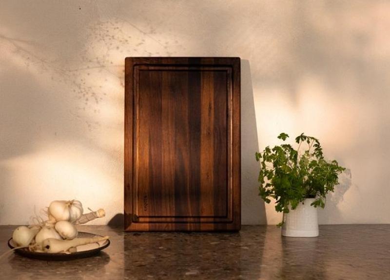 Woodsea Butcher Groove L - Deska do krojenia z orzechowego drewna z rowkiem na sok 60x45 cm 1208971536