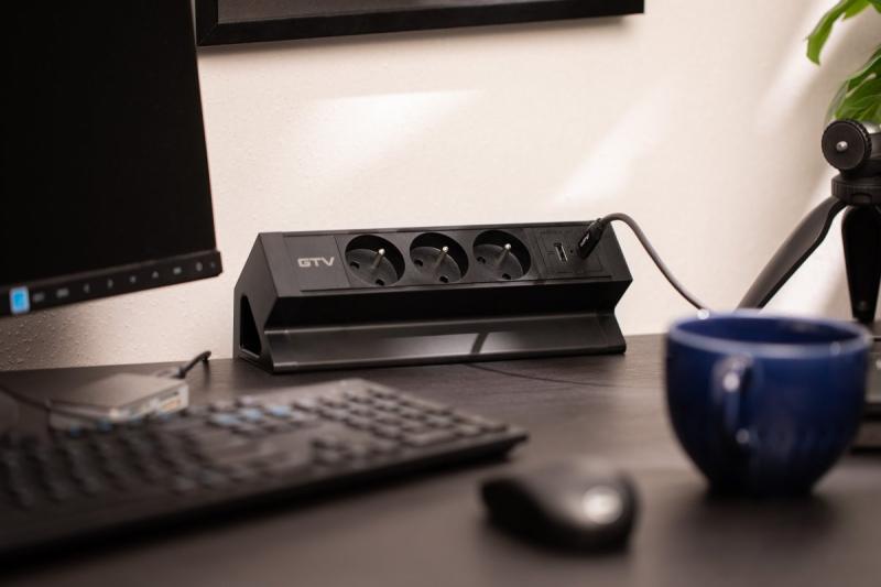 Gniazdo meblowe Basco, 3 x gniazdo z uziemieniem, USB A+C, kabel 1,5 m, czarne z montażem