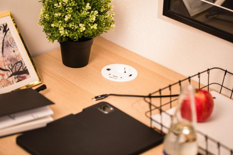 Gniazdo meblowe RONDO, 1xSCHUKO, 1xUSB-A, 2xUSB-C, HDMI, kabel RJ45 1,5 m, białe