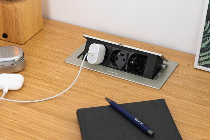 Gniazdo zasilające SOFT wysuwane, kabel zasilający 1,5m