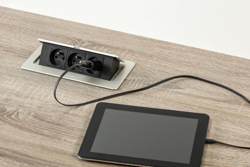 Gniazdo zasilające SOFT wysuwane, kabel zasilający 1,5m