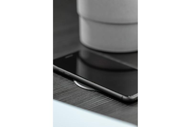 Bezprzewodowe urządzenie ładujące z szybkim ładowaniem, wpuszczane, czarne