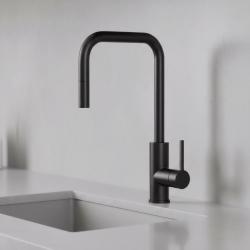 Pure.Sink Luxion Mat Czarna bateria kuchenna kwadratowa z wyciąganą wylewką PLXSQUA-10