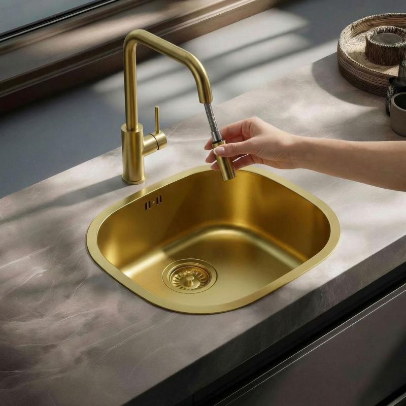 Pure.Sink Luxion Złoty kran kuchenny kwadratowy z wyciąganą wylewką PLXSQUA-60