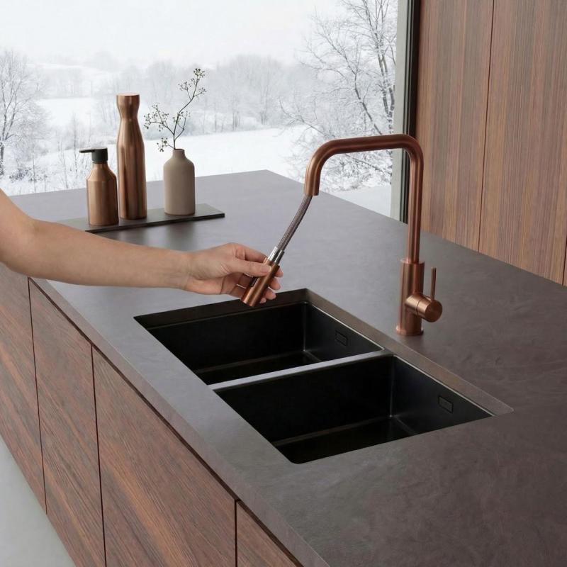 Pure.Sink Luxion Miedziany kran kuchenny kwadratowy z wyciąganą wylewką PLXSQUA-62