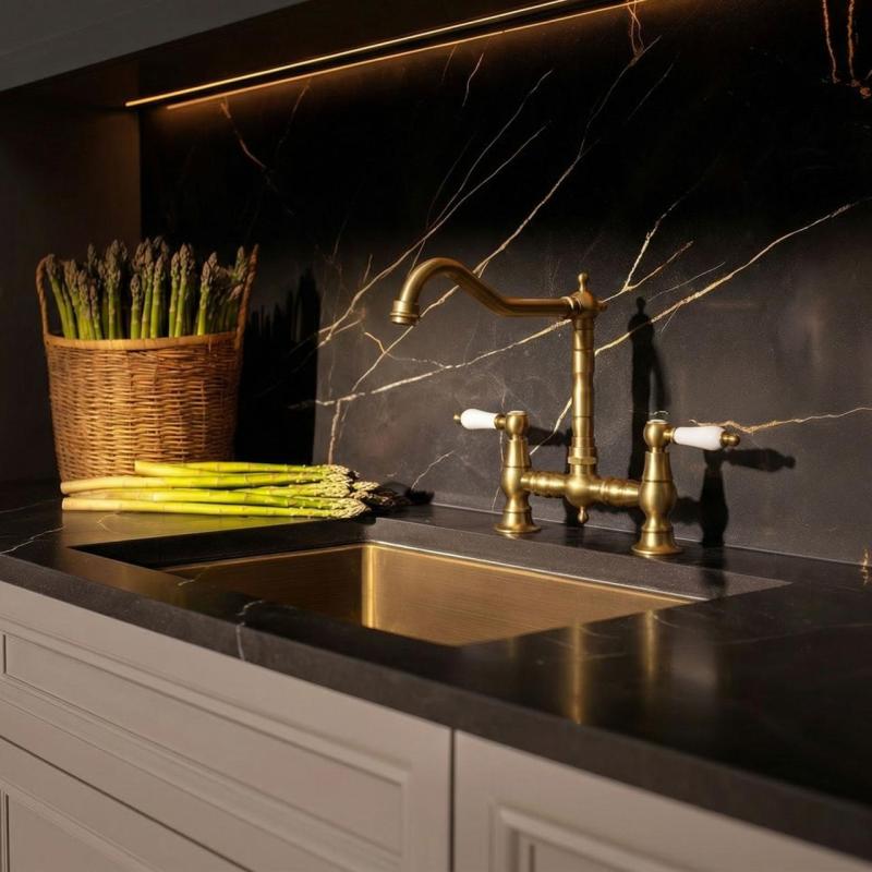 Aquanello Heritage Manor Klasyczna bateria kuchenna w stylu retro z mostkiem, w kolorze brązowym z białą rączką BN-0010-HM